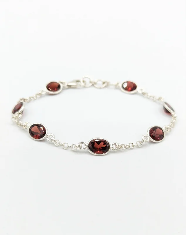 Chic Silver Bracelet-Fine Bezel Set and Chain Garnet Facet Bracelet