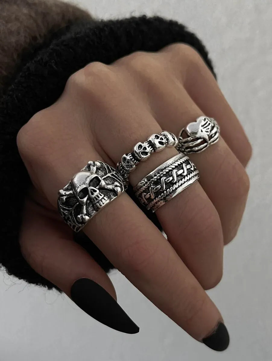 Gothic Retro Heart Shape Skull Alloy Women's Rings